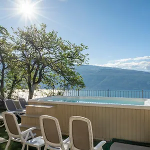 piccola-meraviglia-sul-garda.it-lombardy.com/